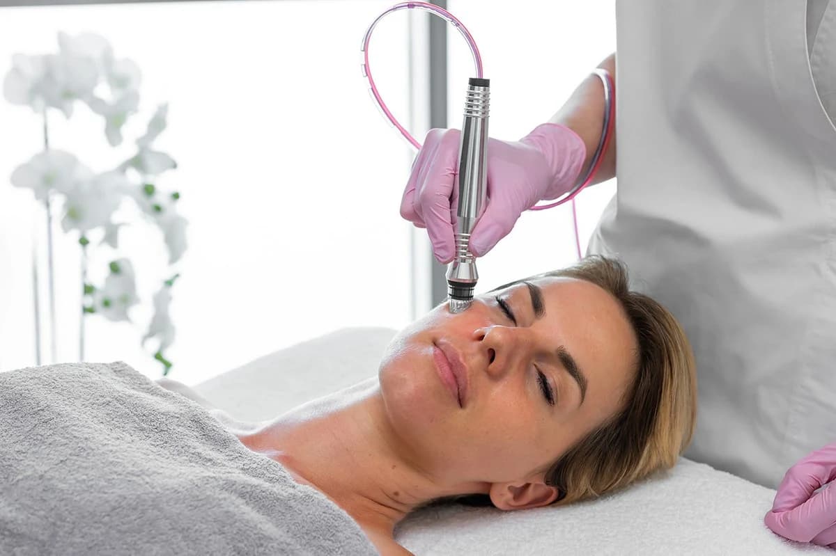 Hydro System: peeling liquido e pulizia profonda del viso
