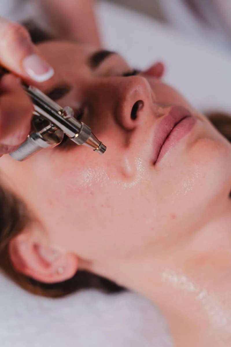 Oxyflow: aerografo per dermoinfusione sul viso